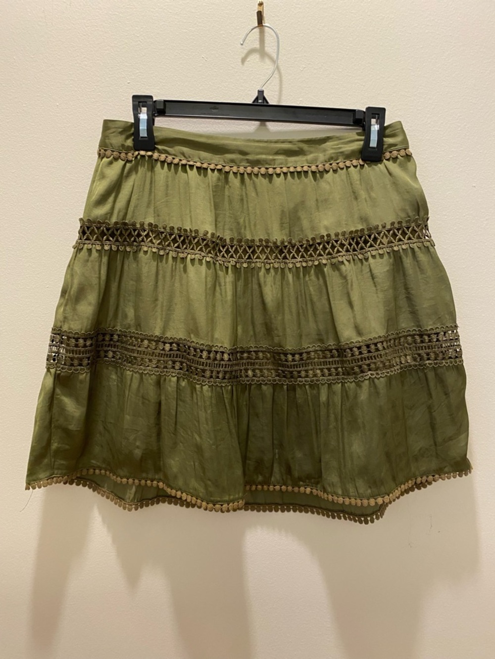‼️2 for $15‼️ White House Black Market Olive Green Boho Tiered Skirt